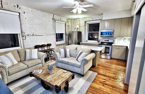 Historic District - North Condominio | SAVANNAH CHIC! Prime 2BR Loft Broughton Street, City Market & Plant Riverside