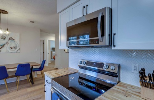 Savannah Casa | Savannah Escape~Hot Tub, Dog Friendly, Wifi & W/D