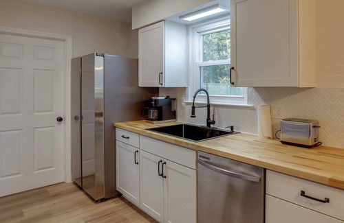 Savannah Casa | Savannah Escape~Hot Tub, Dog Friendly, Wifi & W/D
