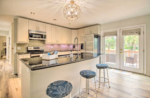 Savannah Casa | Savannah Family Home w/ Private Pool & Yard!