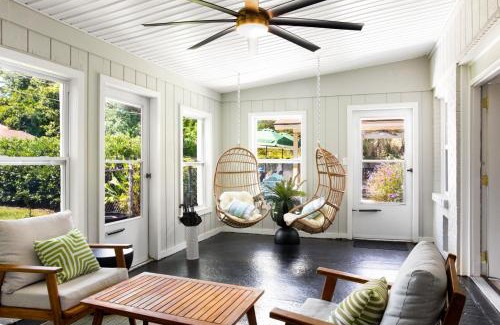 Isle of Hope Historic District Casa | Savannah Retreat with Pool,Golf,Hot tub, Sleeps 14