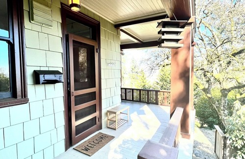 Willamette Heights Apartamento | Savor all that Portland and Mother Nature have to offer at our lovely retreat!