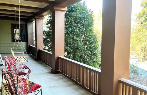 Willamette Heights Apartamento | Savor all that Portland and Mother Nature have to offer at our lovely retreat!