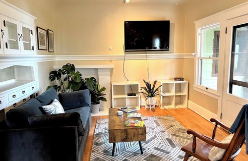 Willamette Heights Apartamento | Savor all that Portland and Mother Nature have to offer at our lovely retreat!
