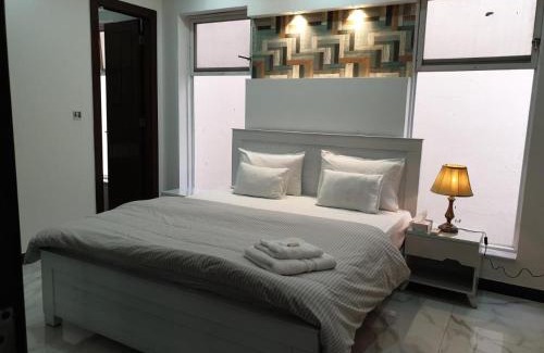Fatehjang Cama Y Desayuno | Savoy Inn G-13