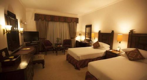 Fatehjang Cama Y Desayuno | Savoy Inn G-13