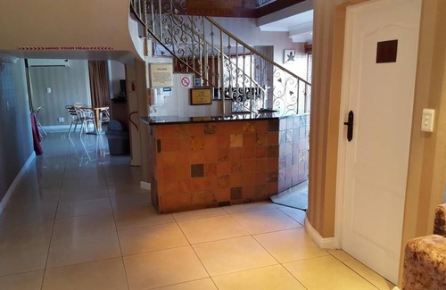 Rondebosch East Cama Y Desayuno | Savoy Lodge con desayuno incluido! - Habitación doble estándar agradable 4