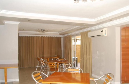 Rondebosch East Cama Y Desayuno | Savoy Lodge con desayuno incluido! - Habitación Triple Económica 3