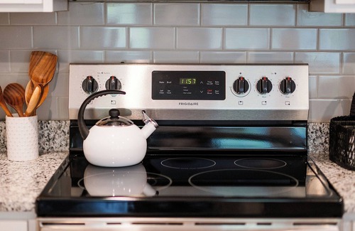 Pooler Casa | SavvyRetreat KingBed-Pool-Gym-15 Mins to Downtown SAV