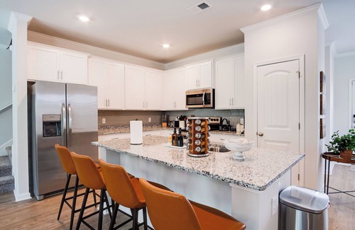 Pooler Casa | SavvyRetreat KingBed-Pool-Gym-15 Mins to Downtown SAV