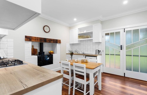 Icy Creek Cabaña | Sawmill Cottage in Icy Creek