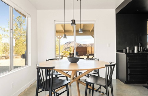 Pioneertown Casa | Sawtooth House - Hot tub - Views - Yoga Space