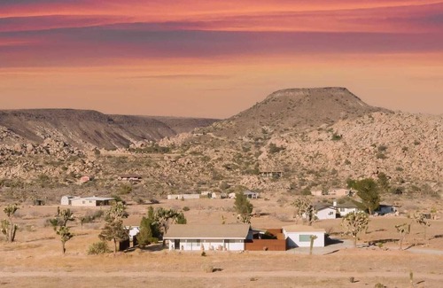 Pioneertown Casa | Sawtooth House Pioneertown|Hot Tub|Views