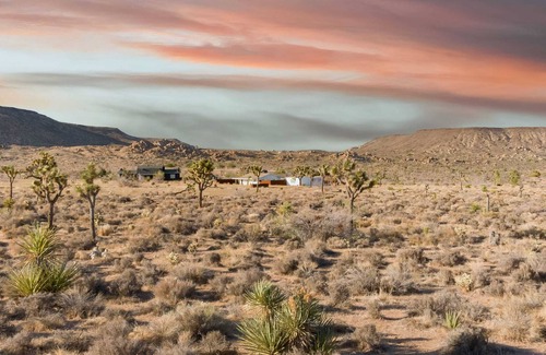 Pioneertown Casa | Sawtooth House Pioneertown|Hot Tub|Views