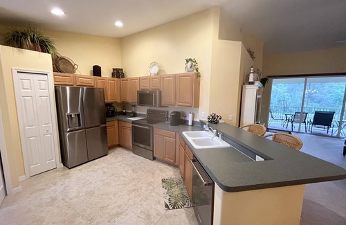 Fort Myers Condominio | ¡Di no a la nieve! Hermoso condominio en Colonial Country Club