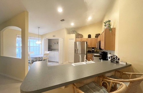 Fort Myers Condominio | ¡Di no a la nieve! Hermoso condominio en Colonial Country Club