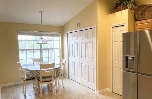 Fort Myers Condominio | ¡Di no a la nieve! Hermoso condominio en Colonial Country Club