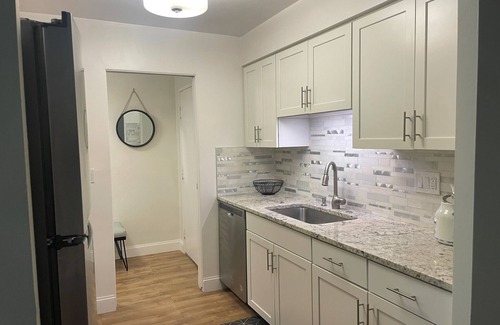 Upper East Condominio | SB Mission Garden Getaway