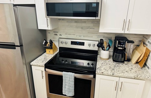 Upper East Condominio | SB Mission Garden Getaway