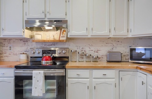 Ephrata Casa | Scandi-Boho Chic Small Town Getaway - Private Yard