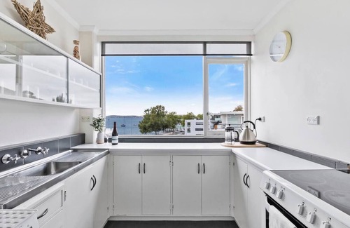 Sandy Bay Apartamento | Scandi chic Riverside Hideaway Near Attractions