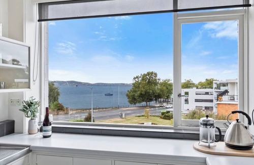 Sandy Bay Apartamento | Scandi chic Riverside Hideaway Near Attractions