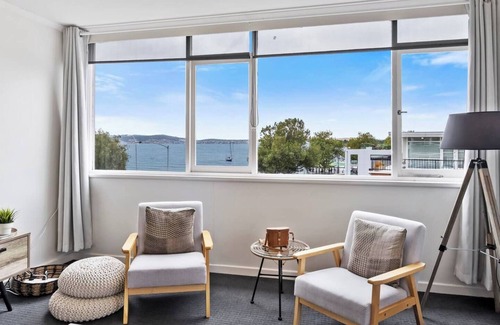 Sandy Bay Apartamento | Scandi chic Riverside Hideaway Near Attractions