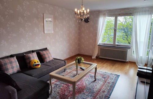 Orebro Apartamento | Scandi-Modern Getaway Near park