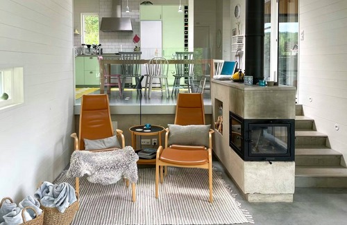 Listarum Casa | Scandinavian Design Vacation Home. Walk to Beach & National Park!