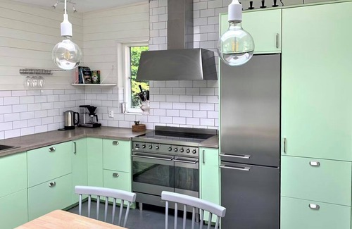 Listarum Casa | Scandinavian Design Vacation Home. Walk to Beach & National Park!