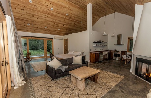 Pine Bush Chalet De Esquí | Chalet inspirado escandinavo, lujo, privacidad, aislamiento, vistas a la montaña