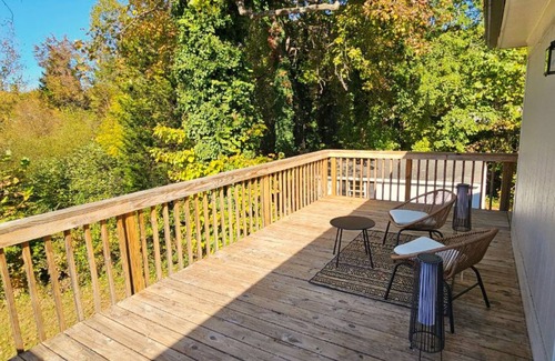 Greensboro Casa | Scandinavian Lake House 3-bedroom / 2-bath