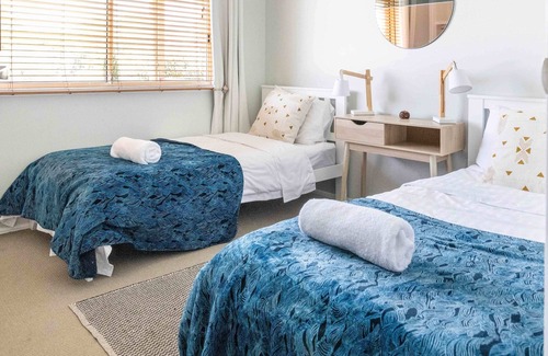 Maleny Cabaña | Scandinavian Oasis: Pet-Friendly, Steps to Town!