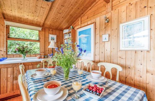Rock Chalet De Esquí | Scandinavian Style Lodge in Rock