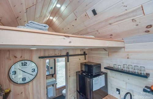 Salisbury Apartamento | Scandinavian tiny home surrounded by nature with patio, solo fire pit, grill.