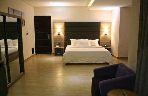 Ofin Cabina | Scarlet Lodge