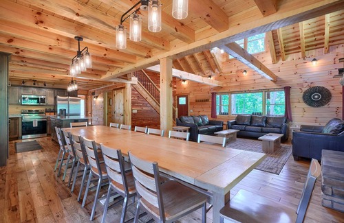 Logan Cabina | Scarlet Ridge - 6BR/3BA - walking distance to Old Man's Cave
