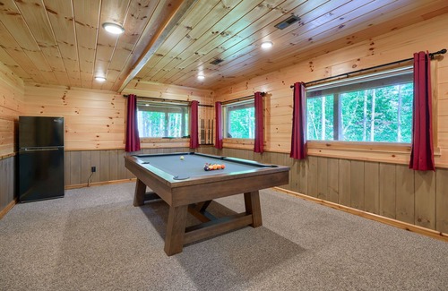 Logan Cabina | Scarlet Ridge - 6BR/3BA - walking distance to Old Man's Cave