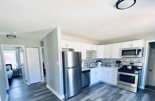 Streamwood Casa | Scarlet Star - 3Br home in Streamwood