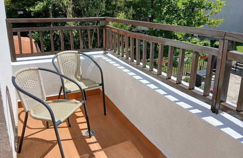 Aheloy Apartamento | Scenic, 2 Bedroom Apt with Views