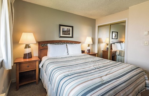 South Lake Tahoe Complejo | Scenic 2BR Retreat | Stunning Lake Views & Free Parking!
