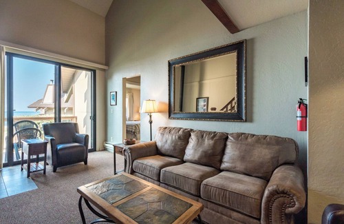 South Lake Tahoe Complejo | Scenic 2BR Retreat | Stunning Lake Views & Free Parking!