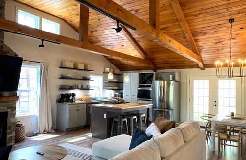 Hendersonville Cabina | Scenic 5BR Mountain Home with Games Room & Pet-Friendly