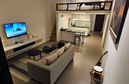 Brickfields Condominio | Scenic Balcony Suite @ EST Bangsar with Amazing Night View Perfect for Couples