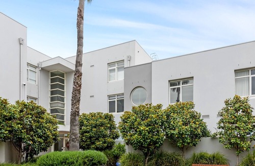 Port Melbourne Apartamento | Scenic Beachside 3-bedroom with Water Views