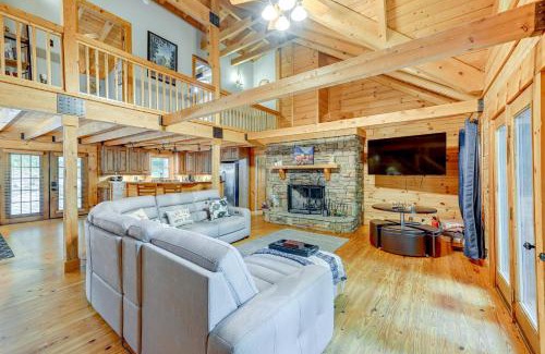 Sapphire Casa | Scenic Blue Ridge Cabin Rental with Resort Amenities