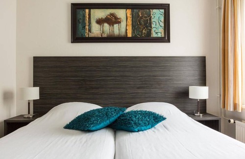 De Bult Hotel | Scenic Canal Stay Close to Giethoorn & De Wieden Nature Reserve