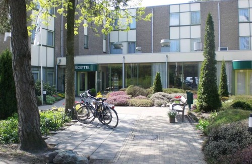 De Bult Hotel | Scenic Canal Stay Close to Giethoorn & De Wieden Nature Reserve