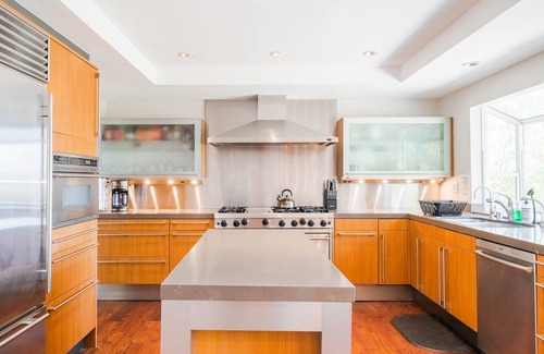Rowland Heights Casa | Scenic City Views near DISNEYLAND and DTLA (sleeps 16)