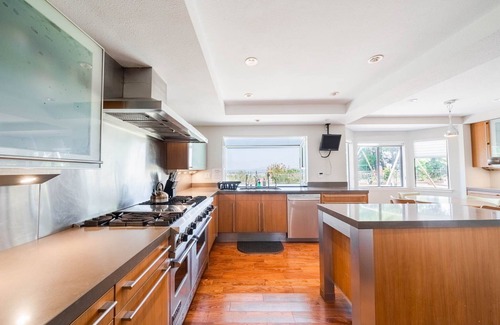 Rowland Heights Casa | Scenic City Views near DISNEYLAND and DTLA (sleeps 16)